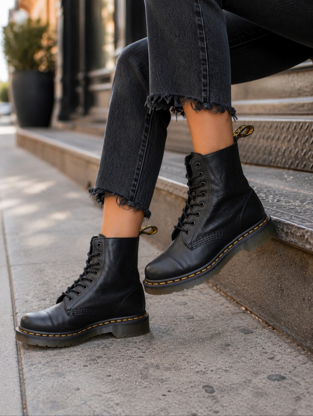 Dr. Martens 1460 Pascal Virginia Leather Lace Up Boots Size 6